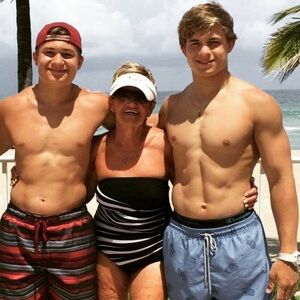 NEW $150 SAKS FIFTH AVENUE ANTHONY JACOBS BLACK STAINLESS STEEL CROSS NECKLACE X